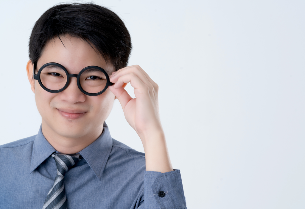 依视路 Eyezen：数码镜片